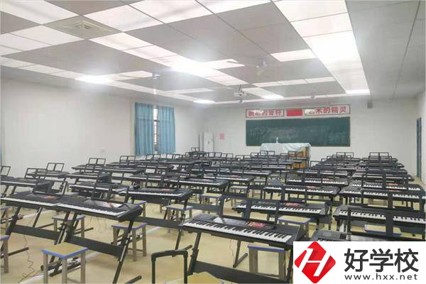 婁底市環(huán)宇中等職業(yè)技術(shù)學校實訓室