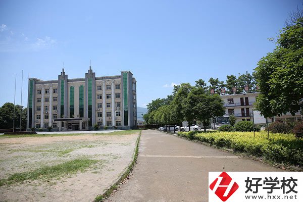 在懷化溆浦中專(zhuān)選什么專(zhuān)業(yè)比較好？