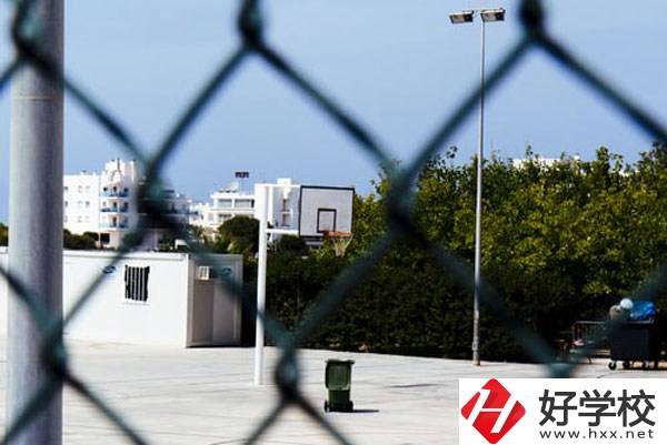 湖南省經(jīng)濟(jì)貿(mào)易職業(yè)中專學(xué)校好不好？宿舍怎么樣？