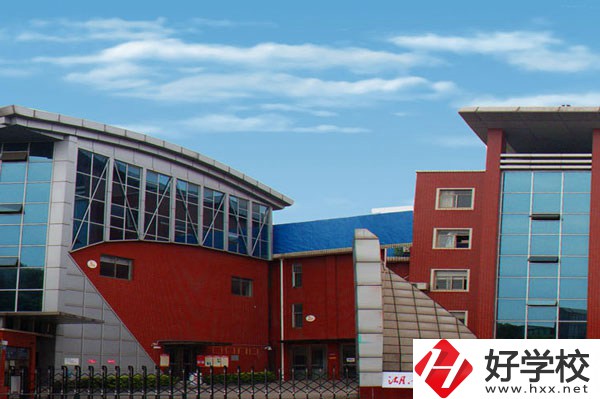 湖南長(zhǎng)沙藝術(shù)學(xué)校食堂環(huán)境怎么樣？