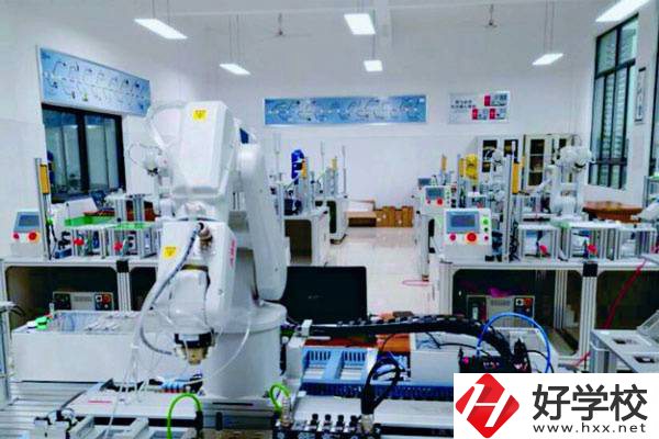 望城區(qū)職業(yè)中專是什么性質(zhì)的學(xué)校？一學(xué)期要多少錢？