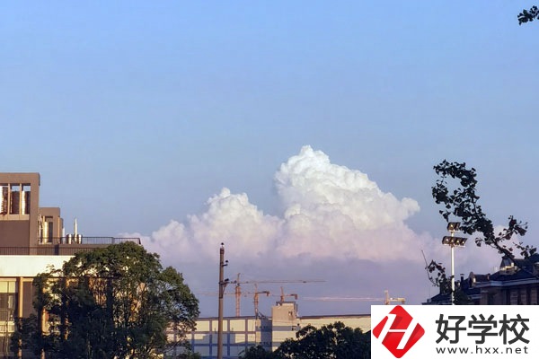 株洲鐵路機電職業(yè)技術學校怎么樣？是公立的還是私立的？