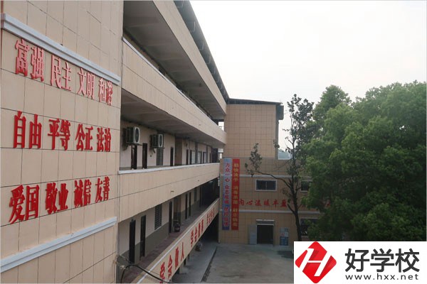 邵陽市創(chuàng)新職業(yè)技術學校的計算機平面設計專業(yè)特色如何？