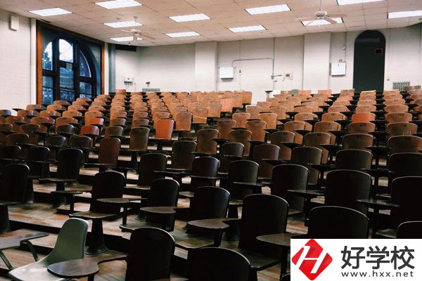 婁底市藝術(shù)職校專業(yè)適合女生嗎？就業(yè)前景好嗎？
