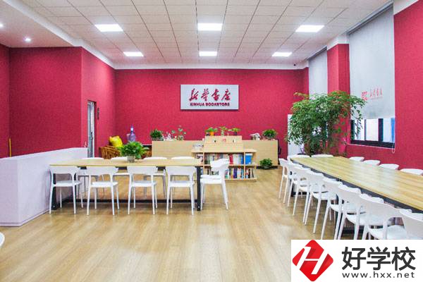 湖南工業(yè)貿(mào)易學(xué)校有哪些熱門專業(yè)，師資力量如何？