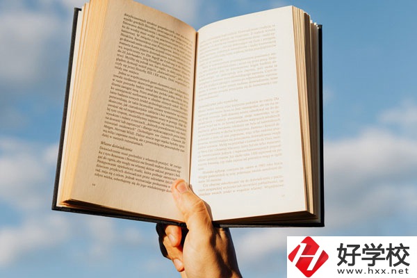 在衡陽想學(xué)廚師？這個(gè)學(xué)校不能錯(cuò)過！