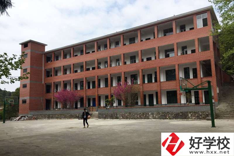 湖南湘西涉外經(jīng)濟(jì)職業(yè)學(xué)校收費(fèi)貴不貴？值得報(bào)考嗎？