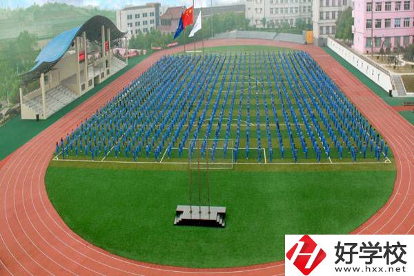 醴陵市陶瓷煙花職業(yè)技術(shù)學(xué)校運(yùn)動(dòng)場