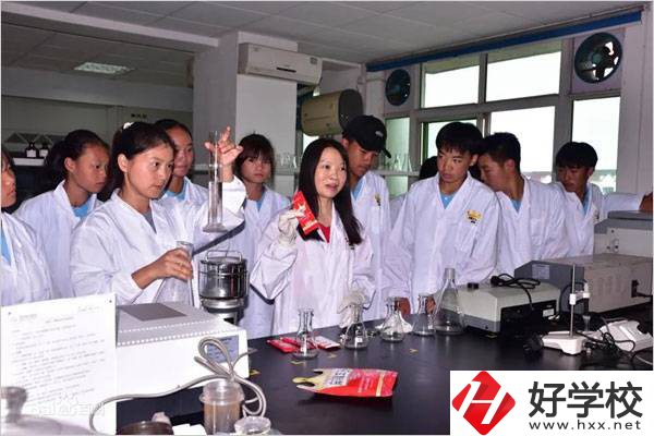 岳陽(yáng)有哪所中職學(xué)校有辣條專業(yè)？該專業(yè)學(xué)了有用嗎？