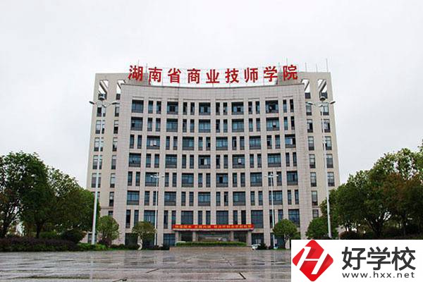 株洲比較好的廚師培訓(xùn)學(xué)校有哪些？烹飪專業(yè)好就業(yè)嗎？