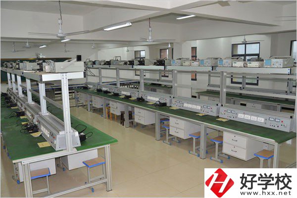 雙峰縣職業(yè)中專學(xué)校實(shí)訓(xùn)室