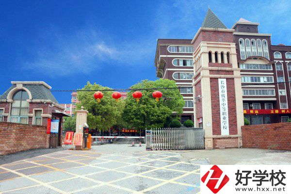 長沙市拔萃中等職業(yè)學(xué)校有哪些專業(yè)？學(xué)費(fèi)是多少？