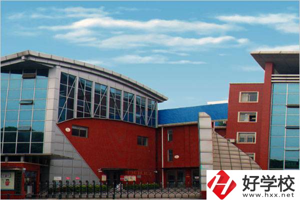 為什么選擇湖南長(zhǎng)沙藝術(shù)學(xué)校？一定要看這4點(diǎn)！