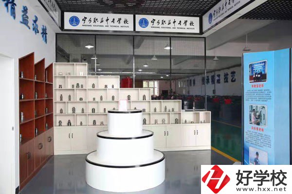 寧鄉(xiāng)縣職業(yè)中專學(xué)校錄取線是多少？學(xué)費標準是多少？