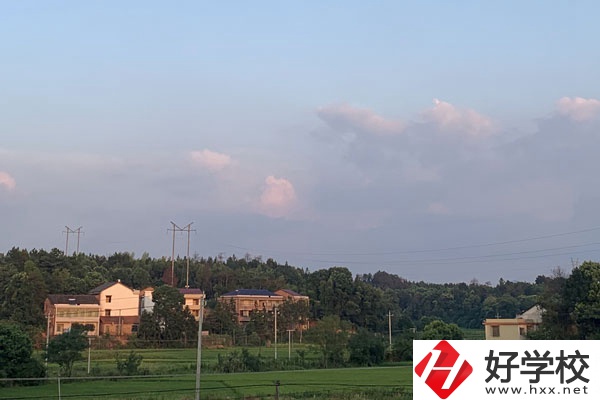張家界高鐵鐵路學(xué)校好不好？就業(yè)前景怎么樣？