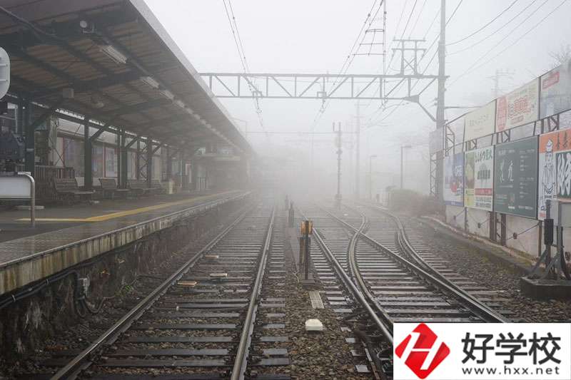 株洲鐵道運(yùn)輸專業(yè)怎么選擇中專？