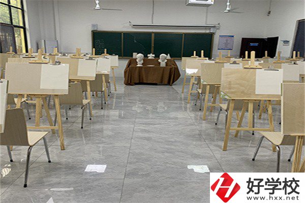 衡陽(yáng)市鐵路運(yùn)輸職業(yè)學(xué)校學(xué)費(fèi)貴嗎？有哪些特色？