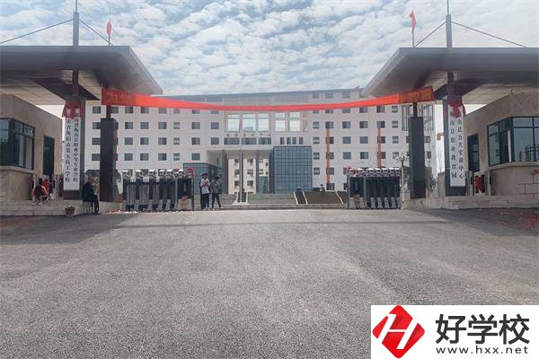 衡陽哪些學(xué)?？梢詫W(xué)美容美發(fā)？好就業(yè)嗎？
