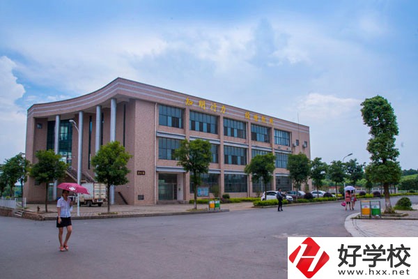 寧鄉(xiāng)市職業(yè)中專學(xué)校的師資力量如何？有辦學(xué)優(yōu)勢嗎？