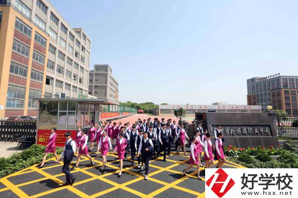 長(zhǎng)沙涉外旅游職業(yè)中專學(xué)校大門(mén)