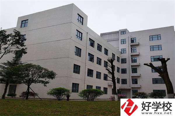 長沙有哪些中專接收轉學生？轉學后可以換專業(yè)嗎？