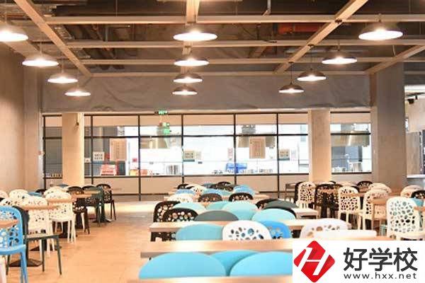 長(zhǎng)沙湘麓醫(yī)藥中專怎么樣？有哪些專業(yè)？