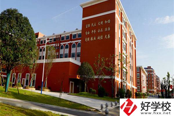 湖南醫(yī)藥職業(yè)中等專業(yè)學(xué)校的招生專業(yè)有哪些？學(xué)費(fèi)貴不貴？