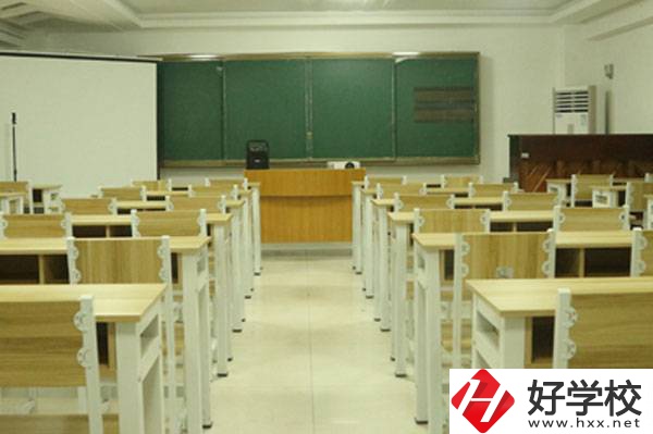 湖南長沙藝術(shù)學校實訓室