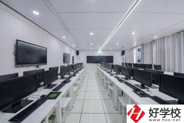 湖南省隆回縣職業(yè)中等專(zhuān)業(yè)學(xué)校實(shí)訓(xùn)室