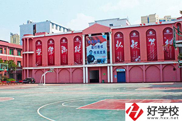 長(zhǎng)沙環(huán)球職業(yè)中專開(kāi)設(shè)了哪些熱門專業(yè)？