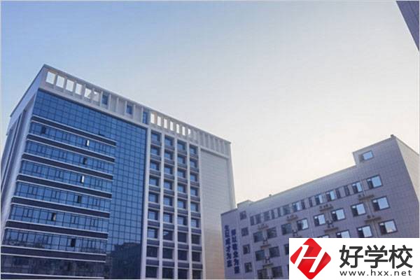 湖南辦學(xué)條件好的民辦技校有哪些？學(xué)費多少錢一年？