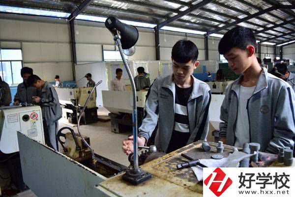 湖南省永州市工業(yè)貿(mào)易中等專業(yè)學校實訓室