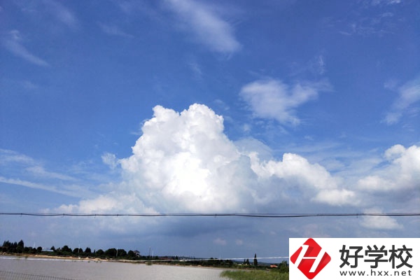 婁底市衛(wèi)生學(xué)校有哪些專業(yè)？就業(yè)方向如何？