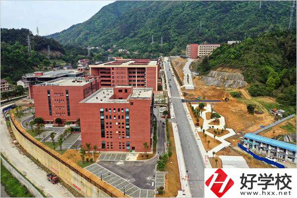 安化縣職業(yè)中專學(xué)校有哪些特色專業(yè)？