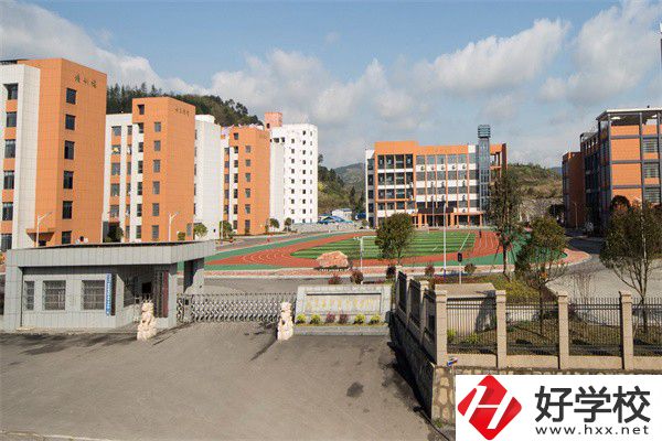 湖南省鳳凰縣有哪些中專(zhuān)？辦學(xué)特色是什么？