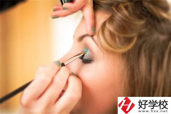 在湖南女生讀技校學什么專業(yè)最吃香？就業(yè)前景怎么樣？