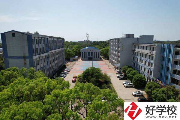 湘潭有可以學(xué)高鐵乘務(wù)的中專嗎？就業(yè)薪資高嗎？