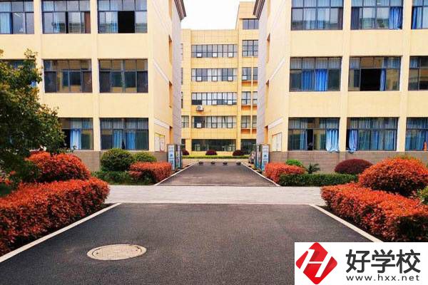 岳陽平江共有幾所中專？學(xué)校辦學(xué)有特色嗎？