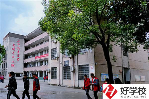 婁底市第一職業(yè)中學(xué)有五年制專業(yè)嗎？錄取要求高嗎？