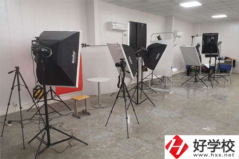 邵陽(yáng)市中南科技職業(yè)學(xué)校哪個(gè)專(zhuān)業(yè)就業(yè)前景好？