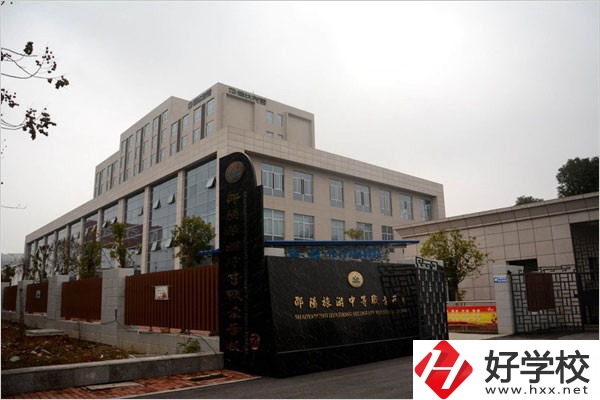 邵陽什么中專能招往屆生？往屆生還有機會上學(xué)嗎？