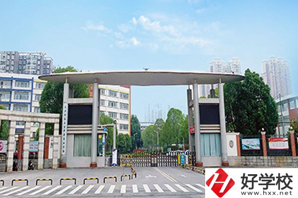 長沙博雅衛(wèi)生中等專業(yè)學校師資強嗎？設備完善嗎？