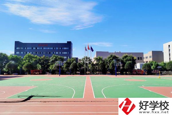 想學(xué)新媒體運(yùn)營(yíng)專業(yè)，長(zhǎng)沙有合適的中職學(xué)校嗎？