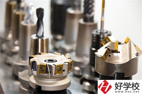 益陽(yáng)不參加中考可以上中專嗎？有什么專業(yè)推薦？