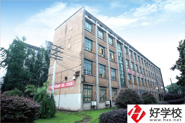 湘潭交通職業(yè)學校是公辦還是民辦？學費貴不貴？