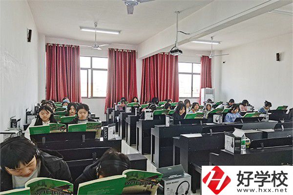 懷化市城南職業(yè)學校實訓(xùn)室
