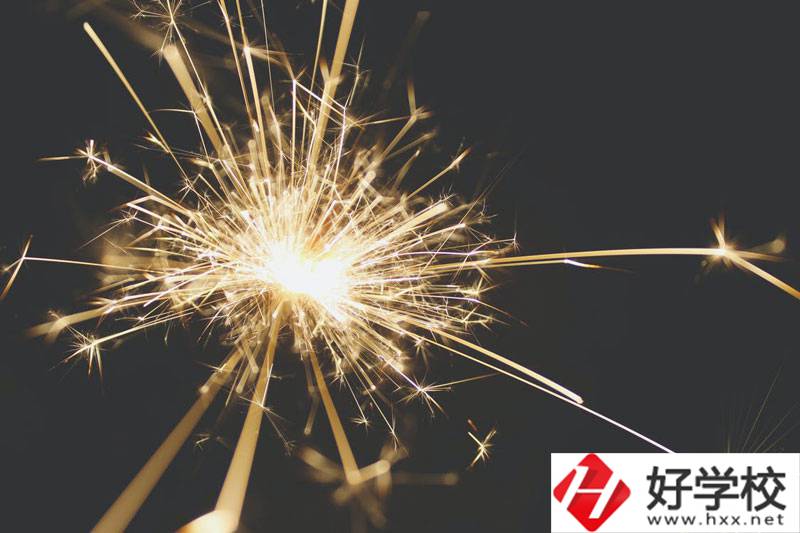 醴陵市陶瓷煙花職業(yè)技術(shù)學(xué)校環(huán)境怎么樣？好不好？