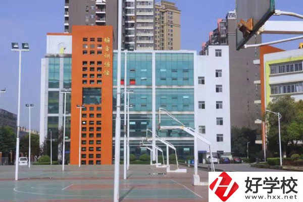 長(zhǎng)沙賀龍?bào)w育運(yùn)動(dòng)學(xué)校運(yùn)動(dòng)場(chǎng)