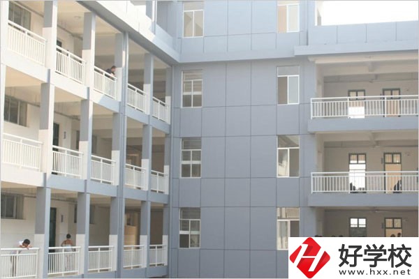 張家界有沒(méi)有招往屆生、插班生、轉(zhuǎn)學(xué)生的職校？