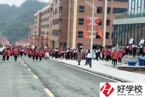 安化縣職業(yè)中專學(xué)校專業(yè)有哪些，師資情況怎么樣？